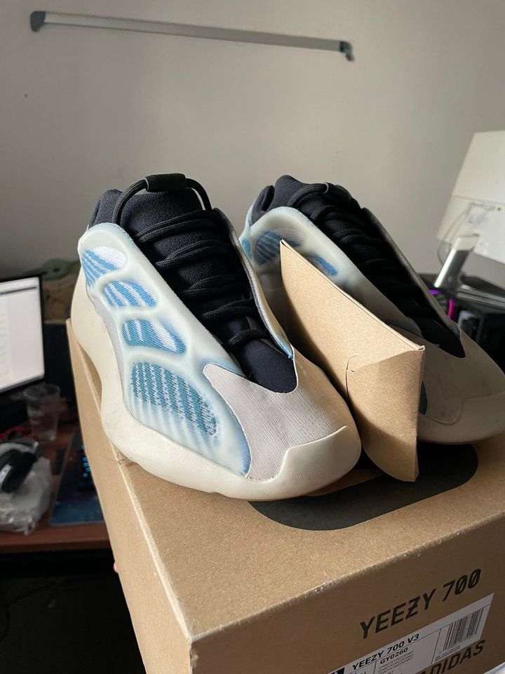 adidas Yeezy 700 V3 Kyanite 9us 7mx CorreosClic