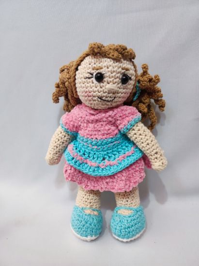 Imagen de Muñeca amigurumi tejida a crochet 