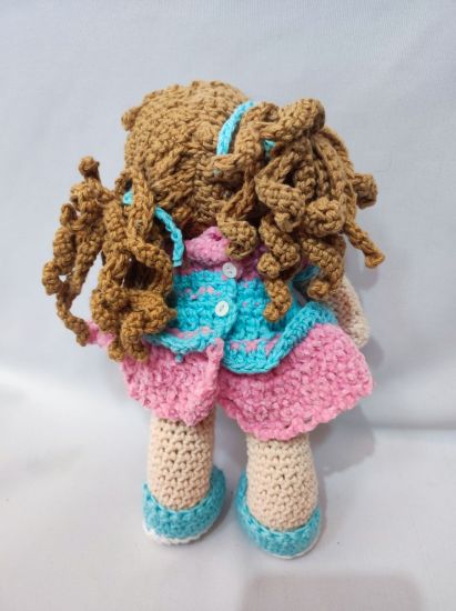 Imagen de Muñeca amigurumi tejida a crochet 