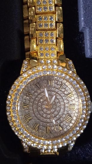 Imagen de Reloj Dorado para Dama  con imitación de diamantes 
